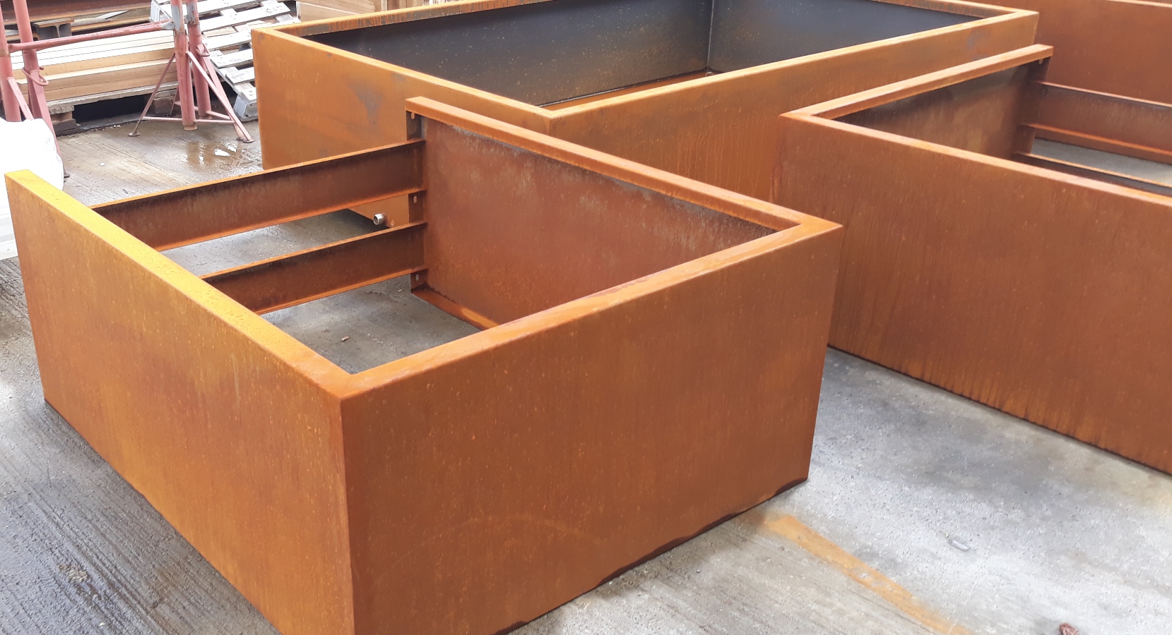 Bering Bassin corten et Bering corten sans fond à boulonner 2x2, finition oxydation